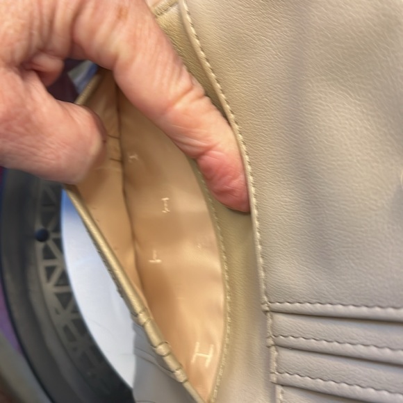 H. Halston NWT Wallet  ID holder coin purse quilted  Taupe  5.5”w x 3.5”h x .75d - Picture 12 of 15